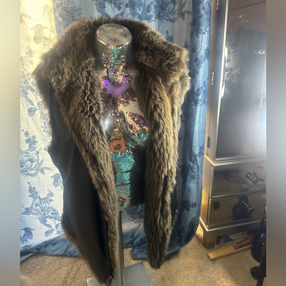 Reversible black and faux fur vest with pockets